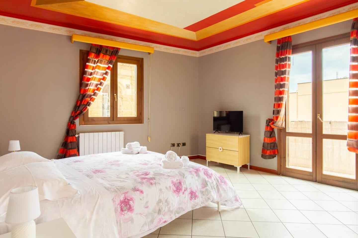 2 Apartments - Akragas Home 1 & 2 On Via Atenea City Center With View Agrigento Exteriör bild