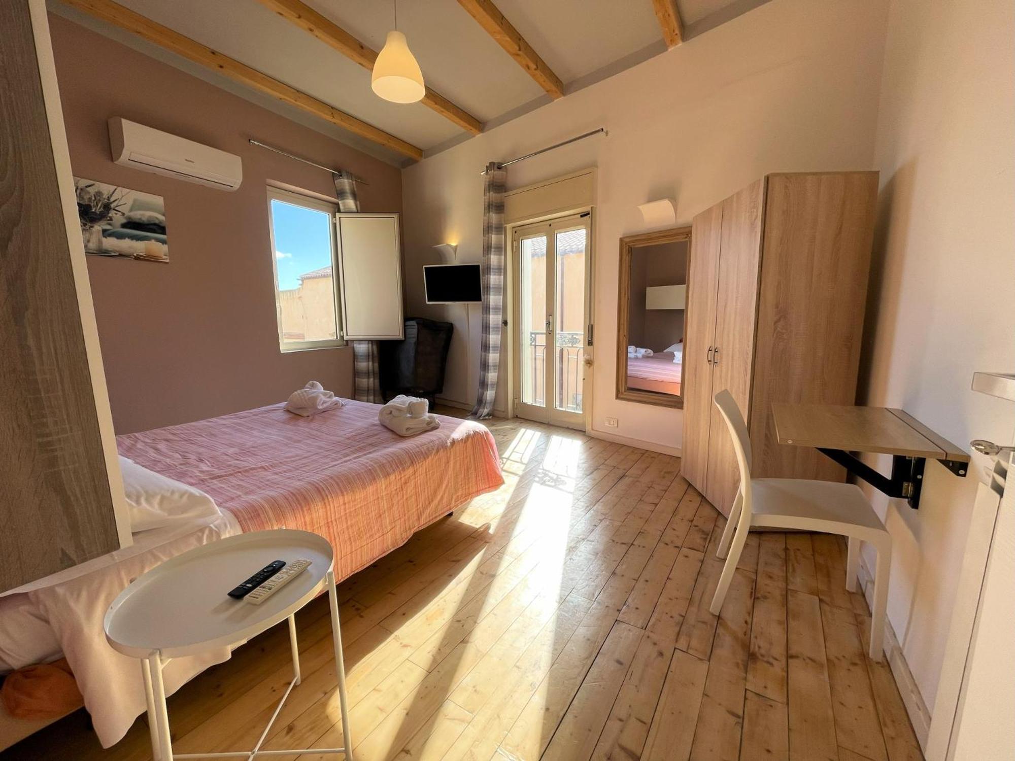 2 Apartments - Akragas Home 1 & 2 On Via Atenea City Center With View Agrigento Exteriör bild