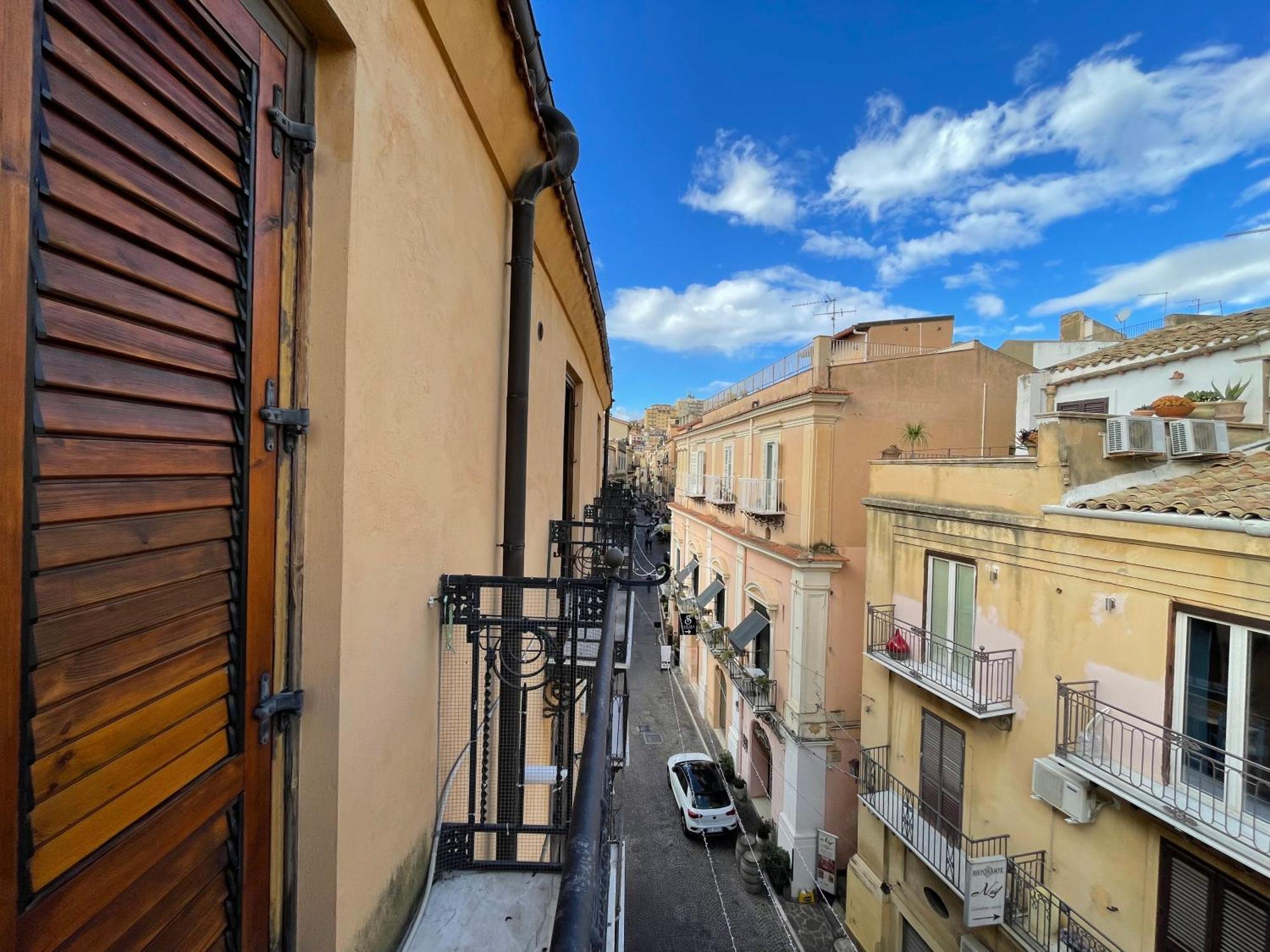 2 Apartments - Akragas Home 1 & 2 On Via Atenea City Center With View Agrigento Exteriör bild