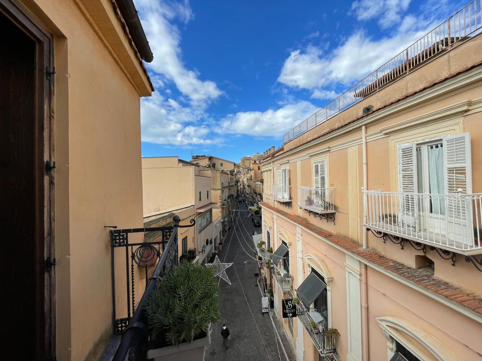 2 Apartments - Akragas Home 1 & 2 On Via Atenea City Center With View Agrigento Exteriör bild